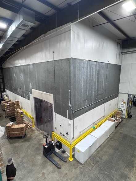 More Photos Of 2298-2333 Alahao Pl, Honolulu Warehouse For Lease