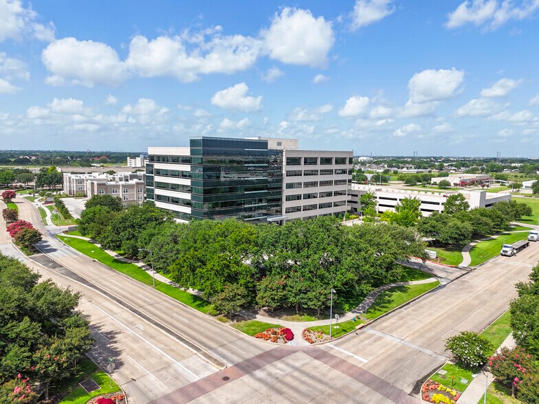 More Photos Of 6002 Rogerdale Rd, Houston Office For Lease