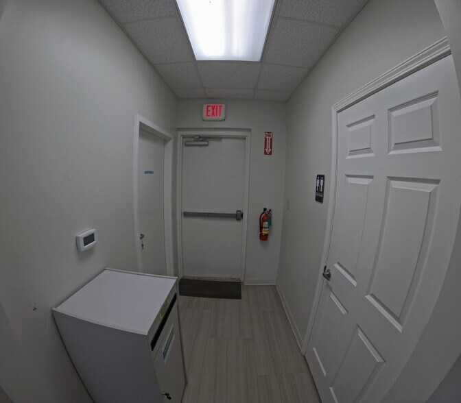 More Photos Of 11870 Cranston Dr, Arlington Office For Lease