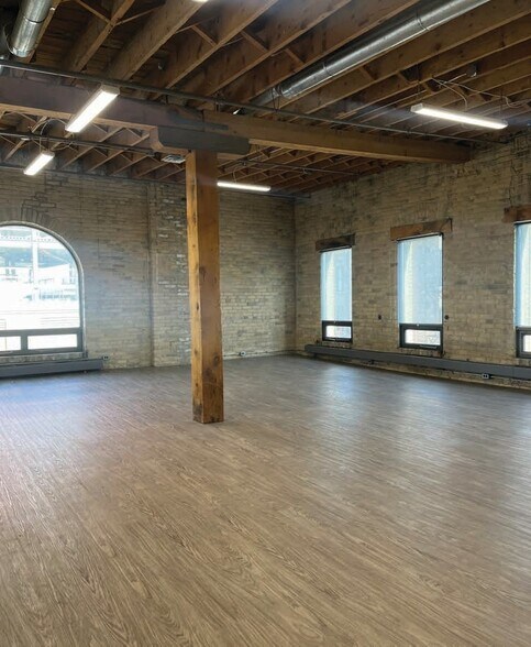 More Photos Of 115 Bannatyne Ave, Winnipeg Office For Lease