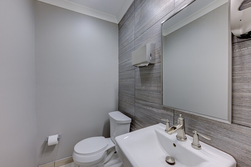 More Photos Of 1608 Taylor St, Columbia Freestanding For Sale