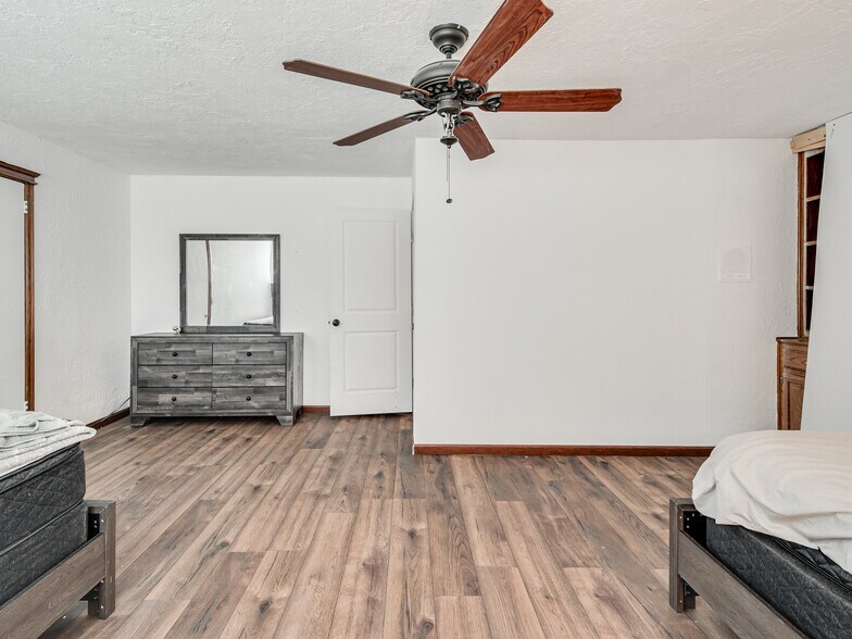 More Photos Of 3595 E State Highway 9, Norman Industrial For Sale