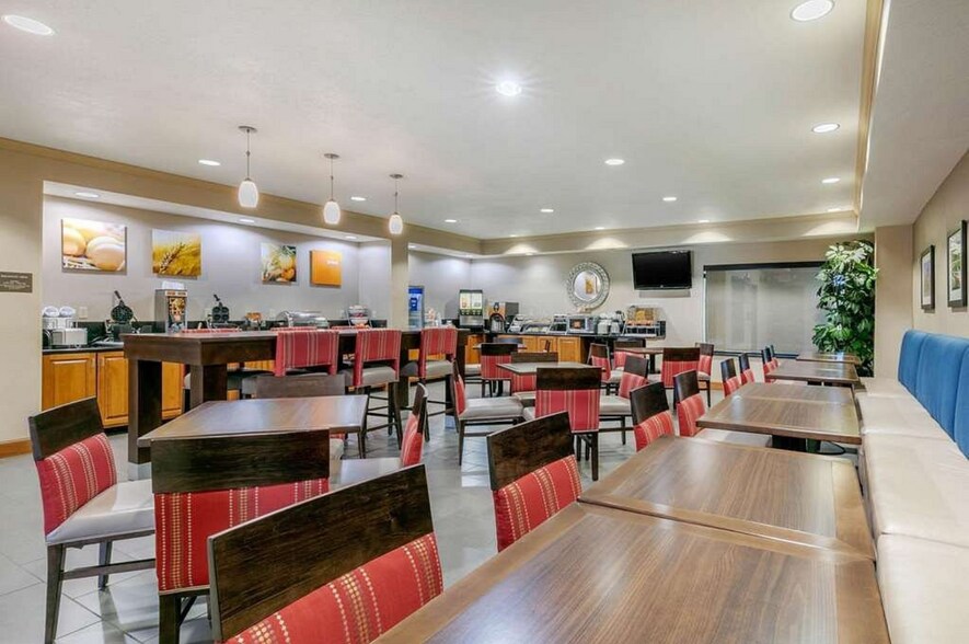 More Photos Of 210 Harvey Way, Hopkinsville Hotel For Sale