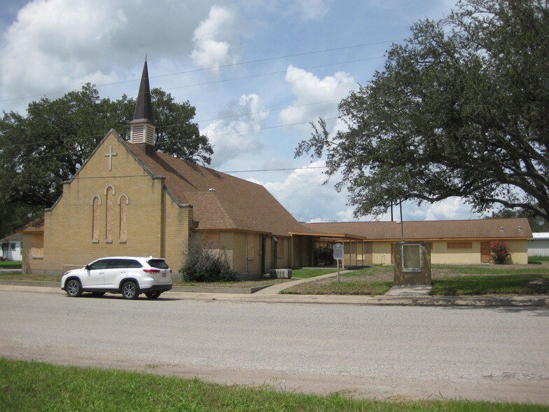 Primary Photo Of 248 SW 1st St, Premont Religious Facility For Sale