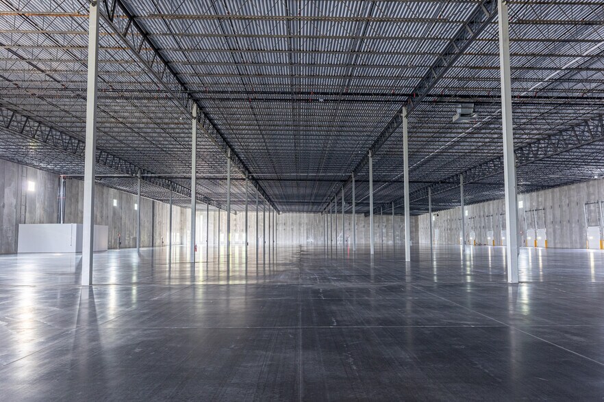 More Photos Of 744 Excel Dr, Hunker Warehouse For Lease