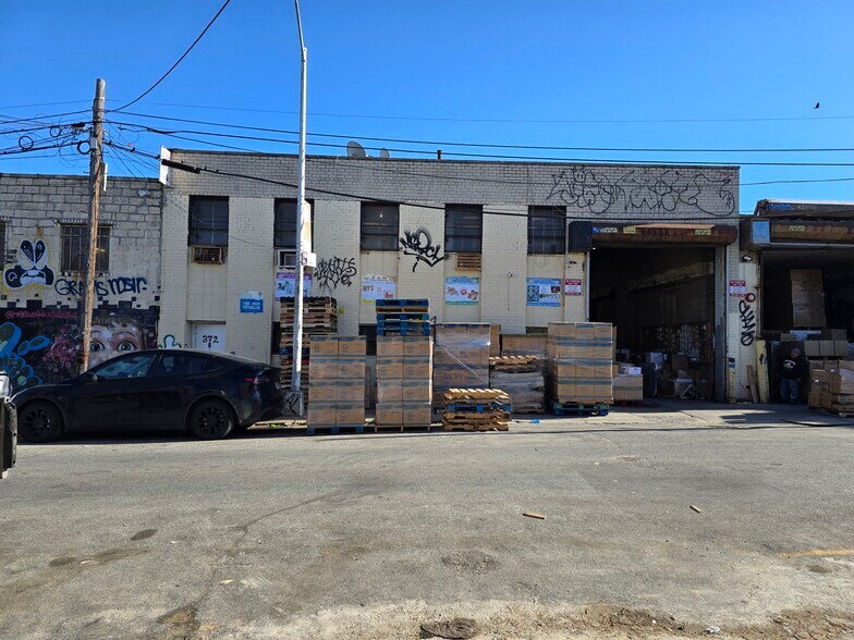 More Photos Of 372 Ten Eyck St, Brooklyn Warehouse For Lease