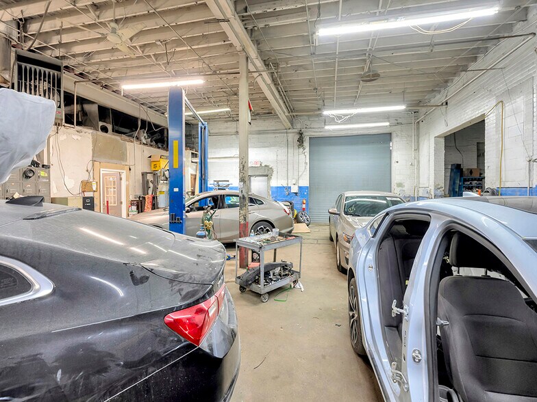 More Photos Of 7940 Tireman St, Detroit Auto Repair For Sale