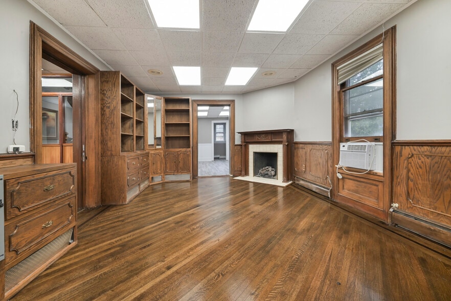 More Photos Of 295 Montgomery St, Bloomfield Office For Lease