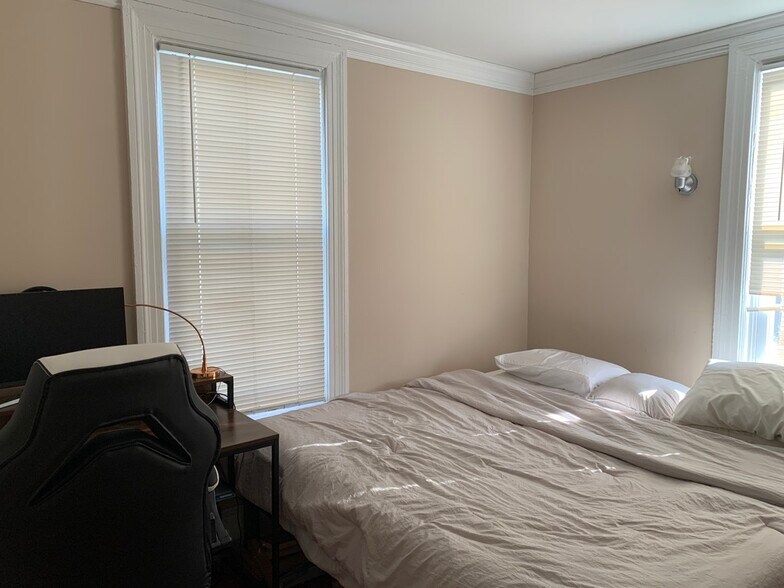 More Photos Of 253 Sea Cliff Ave, Sea Cliff Storefront Retail Residential For Sale