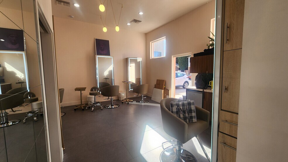 More Photos Of 1000 N Fairfax Ave, West Hollywood Storefront For Sale