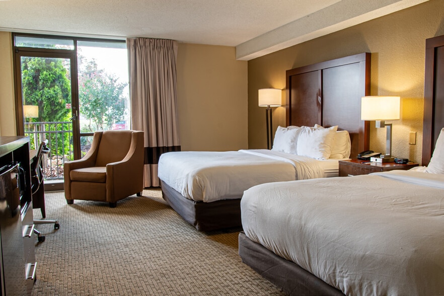 More Photos Of 100 Tower Dr, Danville Hotel For Sale
