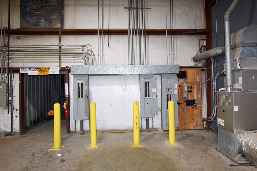 More Photos Of 214 Industrial Park Dr, Soddy Daisy Manufacturing For Lease