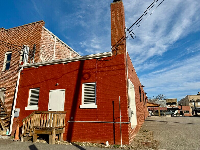 More Photos Of 115 N Mecklenburg Ave, South Hill Restaurant For Sale