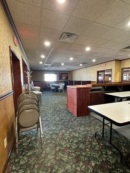 More Photos Of 102 E Park St, Taylorville Freestanding For Sale