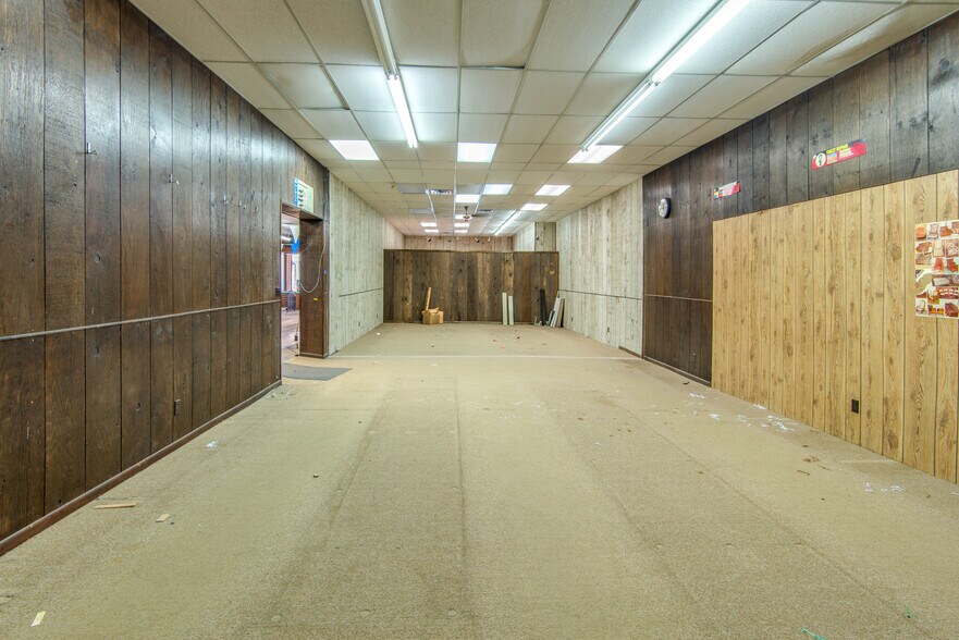 More Photos Of 128-130 N Mill St, Saint Louis General Retail For Sale