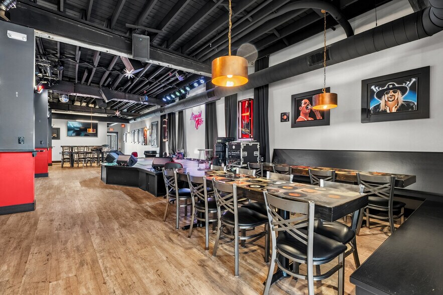 More Photos Of 117 E Allegan St, Otsego General Retail For Sale