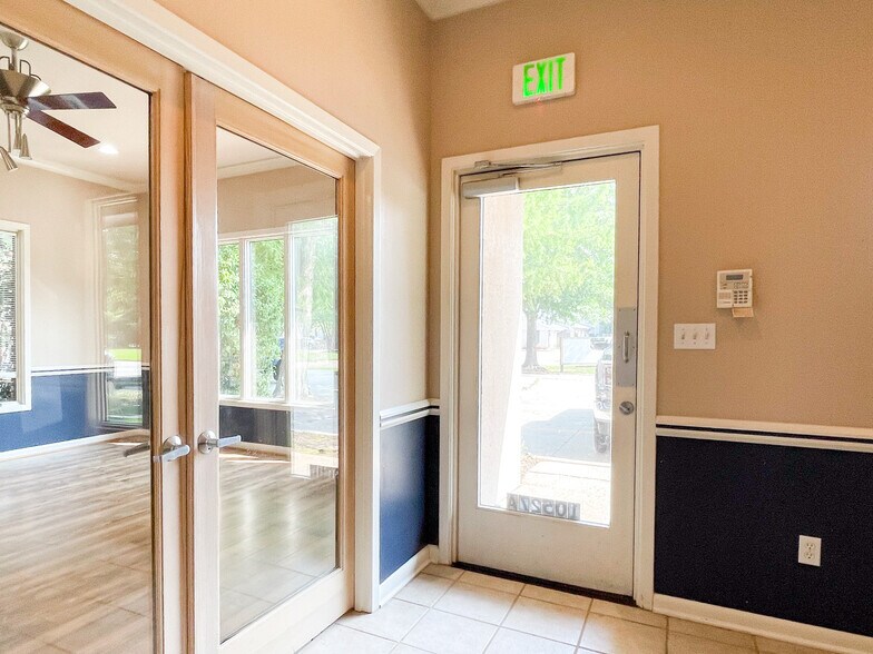 More Photos Of 10527 Kentshire Ct, Baton Rouge Office For Lease