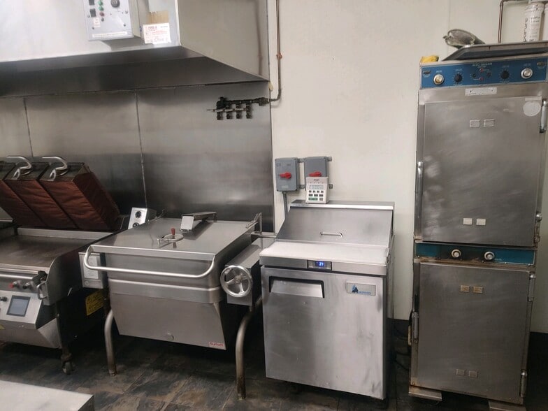 More Photos Of 1015 Tower Ave, Superior Restaurant For Lease