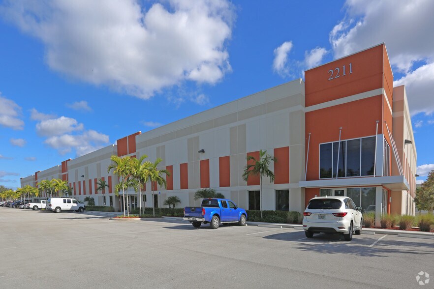 More Photos Of 2211 Vista Pky N, West Palm Beach Warehouse For Lease