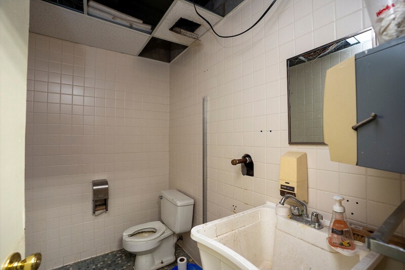 More Photos Of 333 Waller Ave, Lexington Medical For Sale