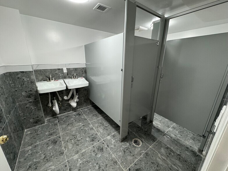 More Photos Of 60-11 60th St, Flushing Specialty For Lease