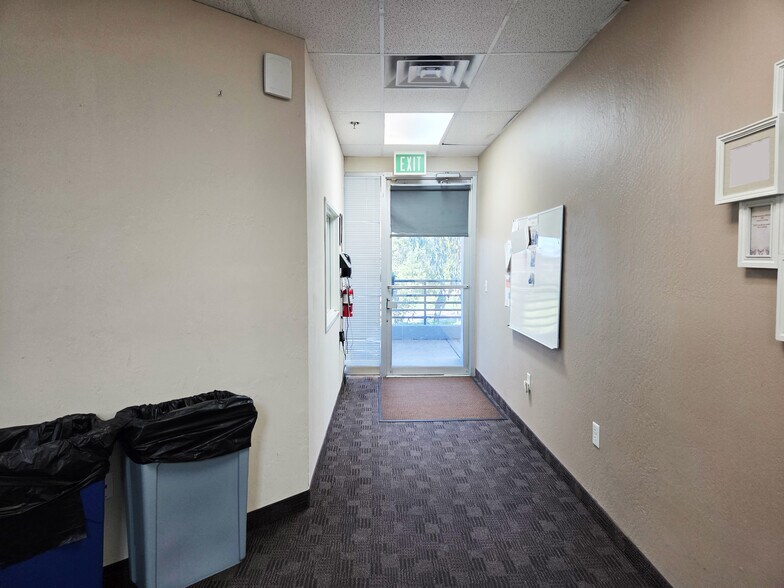 More Photos Of 1929 W Lone Cactus Dr, Phoenix Light Distribution For Lease