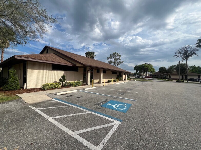 More Photos Of 5151 S Lakeland Dr, Lakeland Office For Sale