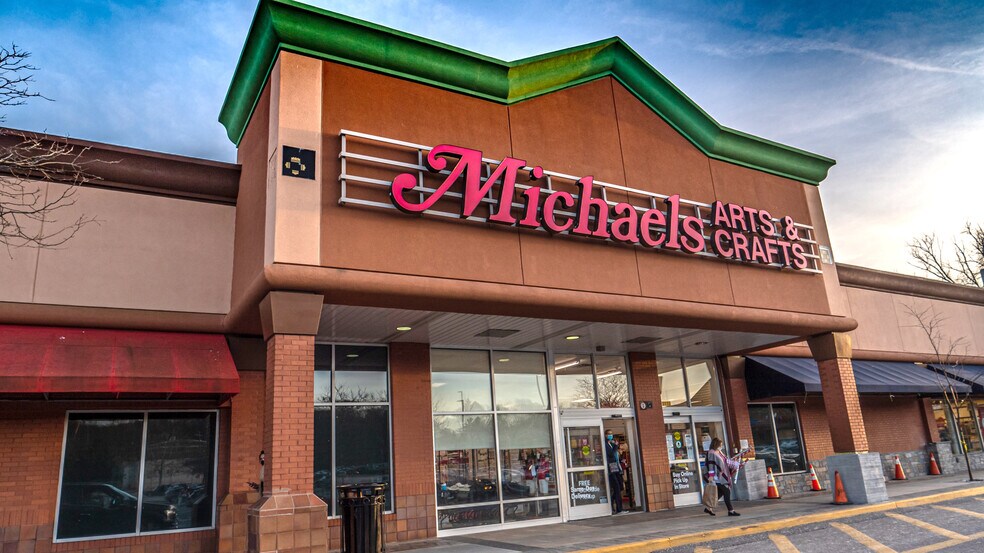 More Photos Of 3039-3155 E Main St, Mohegan Lake Unknown For Lease