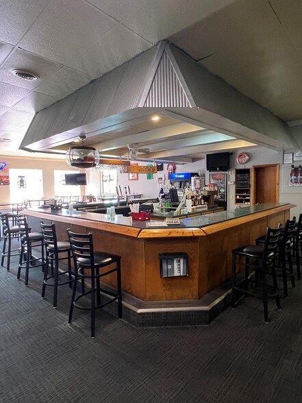 More Photos Of 1004 Main St, Manson General Retail For Sale