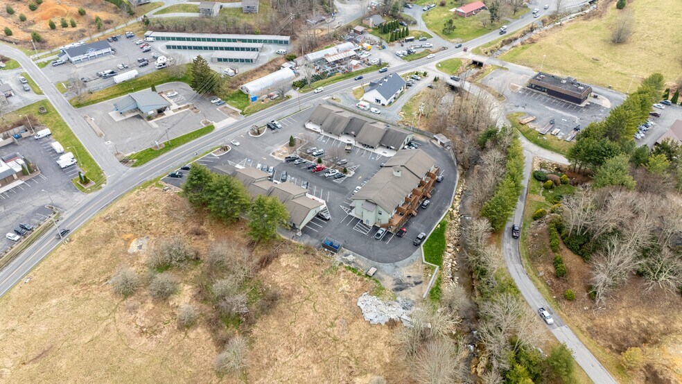 More Photos Of 110 High Country Sq, Banner Elk General Retail For Lease