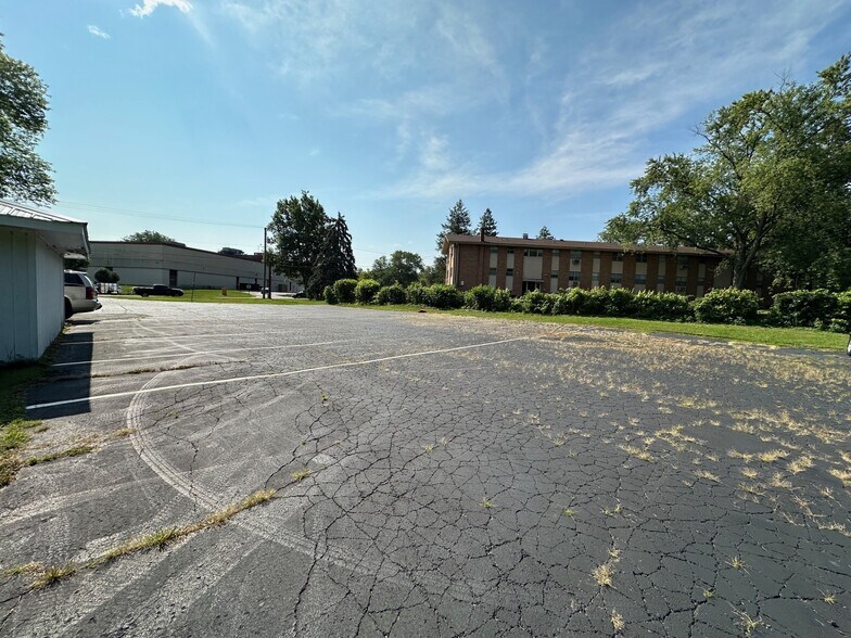 More Photos Of 711 N 1st St, Dekalb Office For Lease