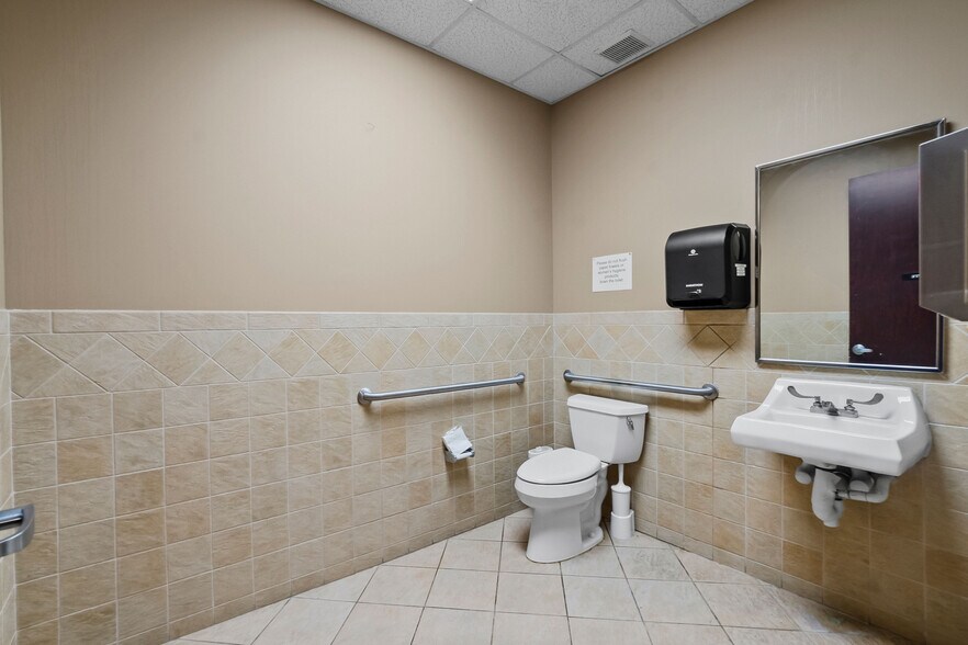 More Photos Of 3115 College Park Dr, Conroe Medical For Lease