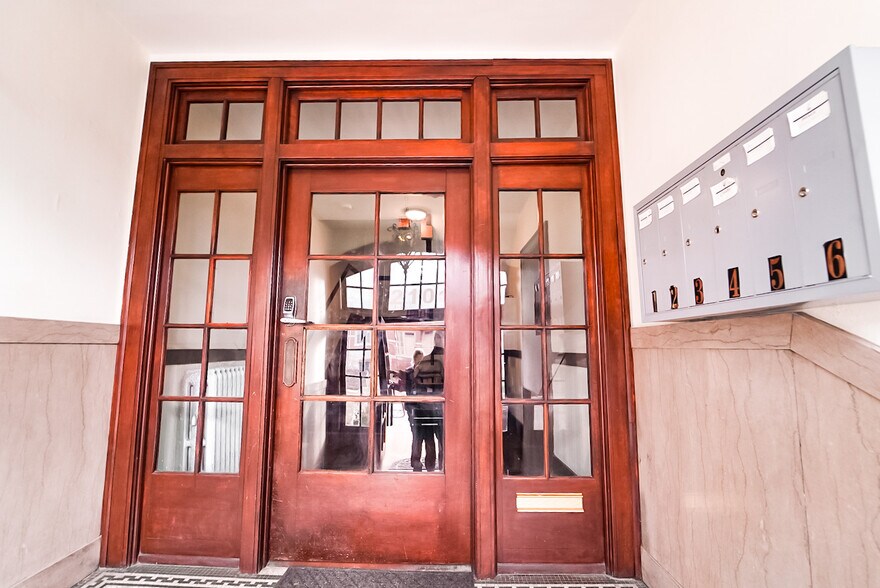 More Photos Of 2101 N Pennsylvania St, Indianapolis Apartments For Sale