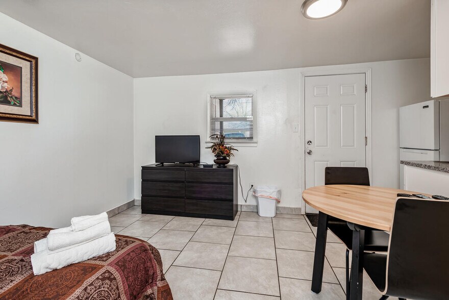 More Photos Of 3620-3626 W Colorado Ave, Colorado Springs Hotel For Sale