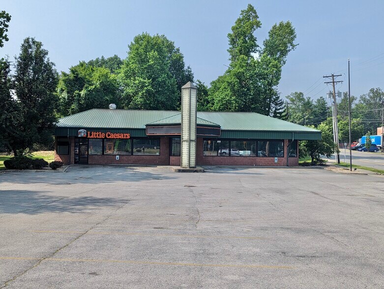 Primary Photo Of 819 W Main St, Carbondale General Retail For Lease