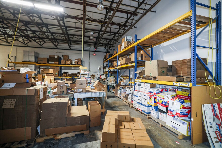 More Photos Of 1555 Sunshine Dr, Clearwater Warehouse For Sale