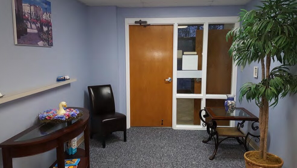 More Photos Of 6515 Clinton Hwy, Knoxville Office For Lease