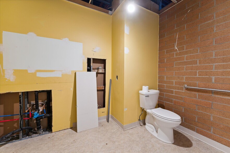 More Photos Of 3333 Brecksville Rd, Richfield Office For Sale