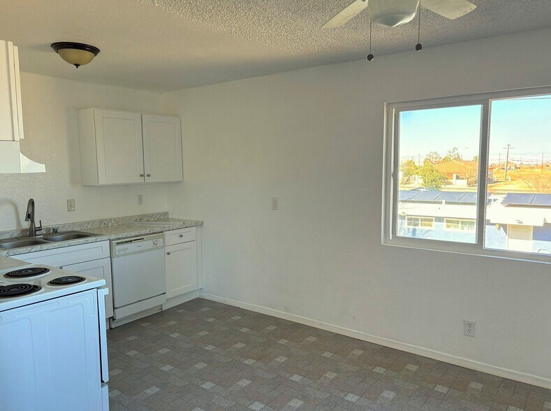 More Photos Of 20961 83rd St, California City Apartments For Sale