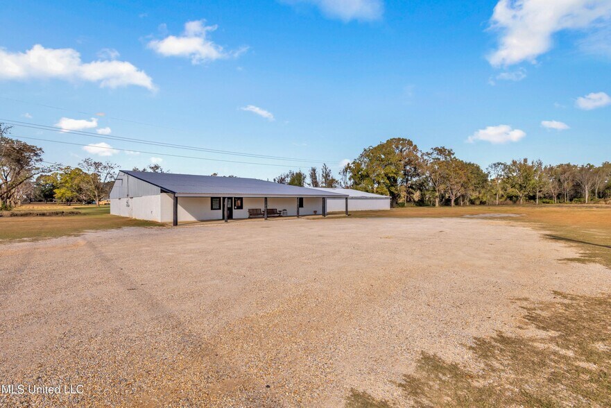 More Photos Of 6238 MS-198, Lucedale Specialty For Sale