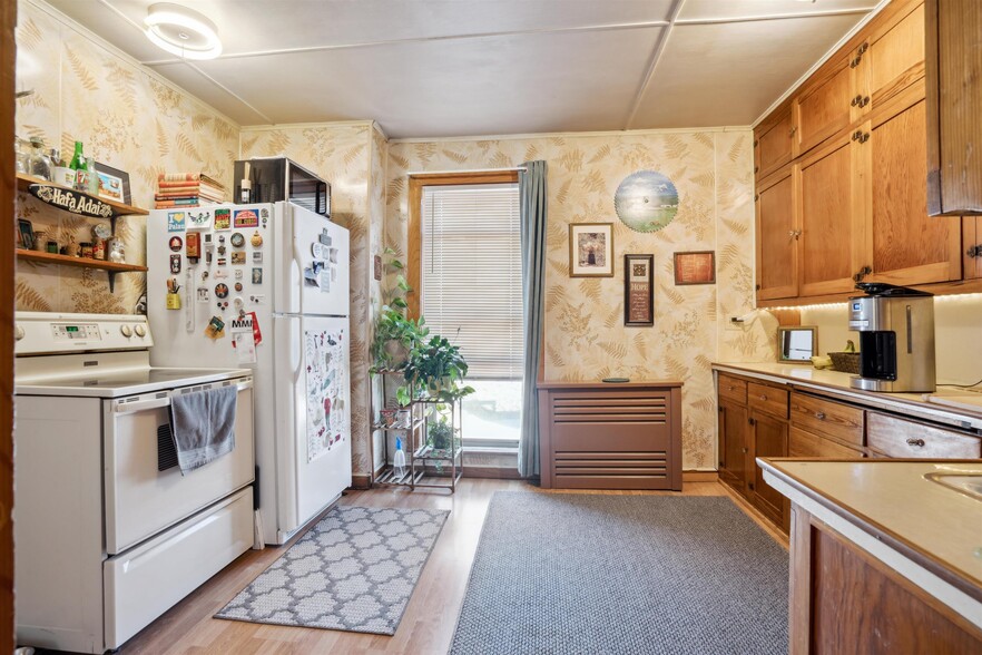 More Photos Of 101 1st E ave, Dyersville General Retail For Sale