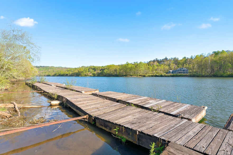More Photos Of 490 Fort Martin Rd, Maidsville Flex For Sale
