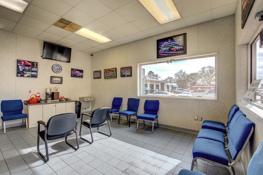 More Photos Of 1430 S Broadway St, Sulphur Springs Carwash For Sale