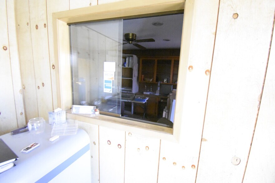 More Photos Of 630 Kentucky St, South Houston Office For Sale
