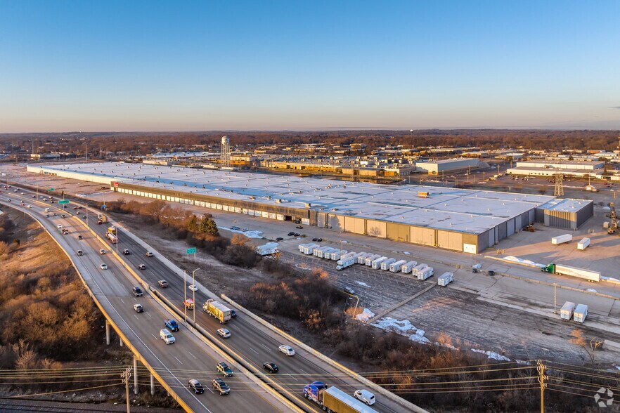 More Photos Of 11800 W Burleigh St, Wauwatosa Distribution For Lease