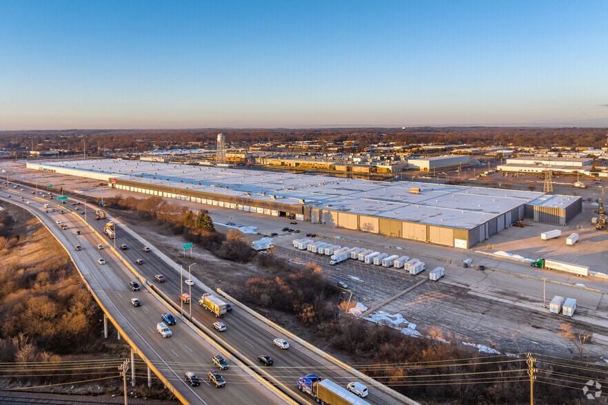 More Photos Of 11800 W Burleigh St, Wauwatosa Distribution For Lease
