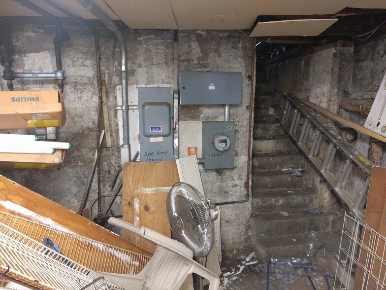 More Photos Of 116-10 Jamaica Ave, Richmond Hill Storefront Retail Office For Lease