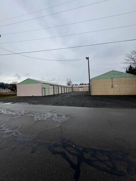 More Photos Of 240 SE 10th St, Dundee Self Storage For Sale