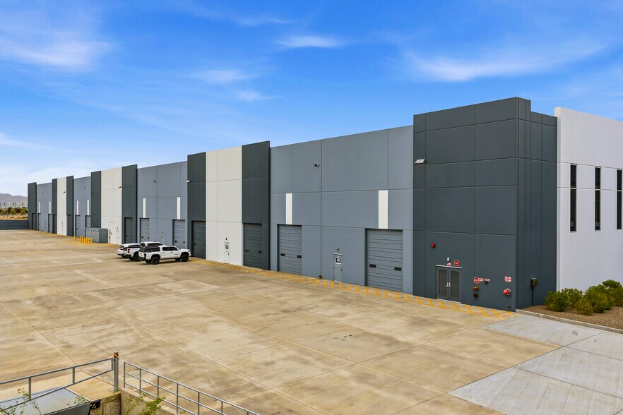 More Photos Of 6459 S Sossaman Rd, Mesa Warehouse For Lease