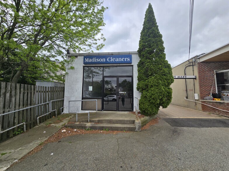 More Photos Of 88 Main St, Madison Freestanding For Sale